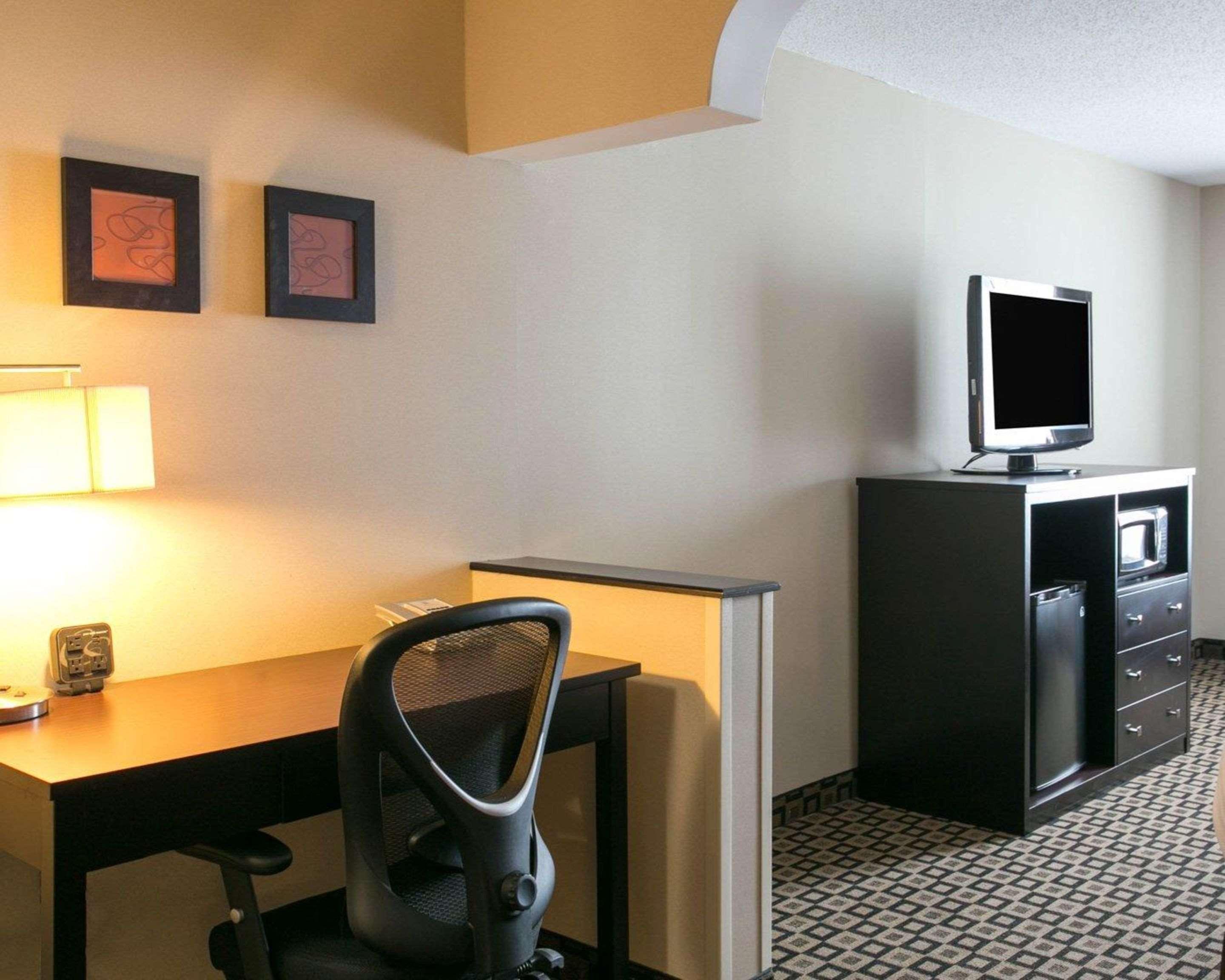 Comfort Suites Benton Harbor - St Joseph Exteriör bild